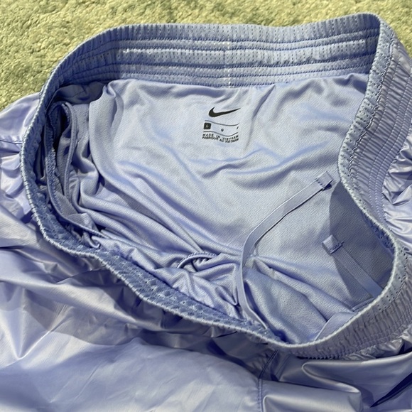 Nike Swoosh womens running shorts - Picture 4 of 6